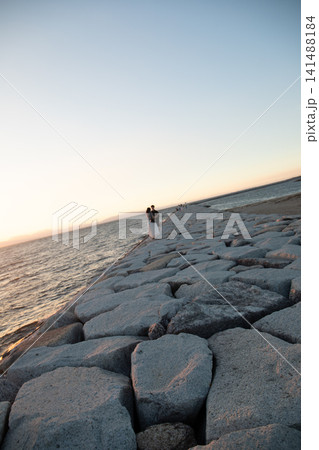 夕暮れの海岸 夕暮れの海岸 141488184