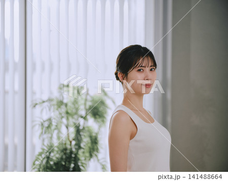 ビューティーイメージ 若い女性 141488664