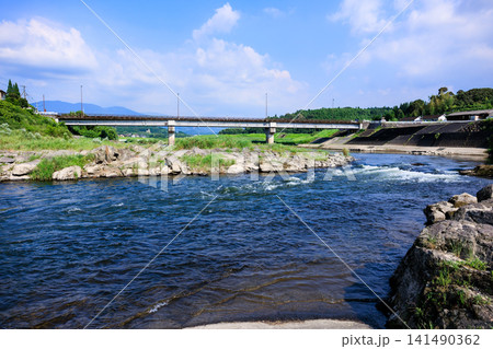 鹿児島県湧水町 轟の瀬カヌー競技場を流れる川内川と轟橋の風景 鹿児島県湧水町 轟の瀬カヌー競技場を流れる川内川と轟橋の風景 141490362