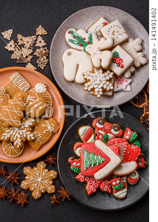 Gingerbread as a Christmas staple, sweet biscuits for the holiday table. Gingerbread as a backdrop 141491402