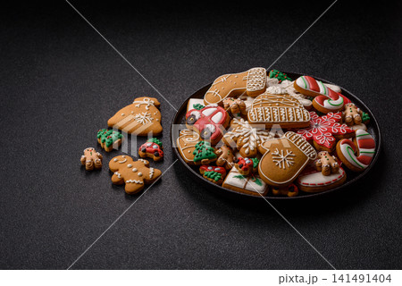 Gingerbread as a Christmas staple, sweet biscuits for the holiday table. Gingerbread as a backdrop 141491404