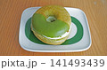 美味しい抹茶チョコドーナツ 141493439