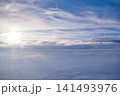 飛行機の窓からの風景 141493976