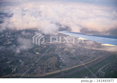 飛行機の窓からの風景 飛行機の窓からの風景 141493977
