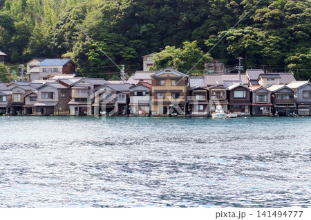 舟屋の並ぶ風景 141494777