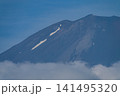 夏の富士山山頂 141495320