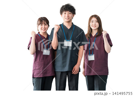 スクラブを着た医師,ドクター,看護師の男女スタッフ スクラブを着た医師,ドクター,看護師の男女スタッフ 141495755