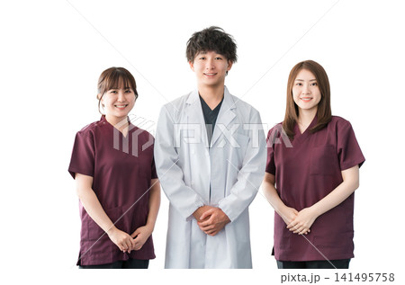 白衣,スクラブを着た医師,ドクター,看護師の男女スタッフ 白衣,スクラブを着た医師,ドクター,看護師の男女スタッフ 141495758