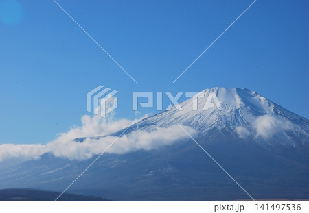 山梨県 山中湖、碧い空、と「富士山」 山梨県 山中湖、碧い空、と「富士山」 141497536