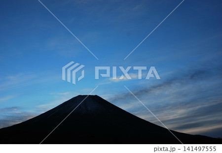 静岡県富士宮、朝霧高原 早朝の富「富士山」Am7.07 静岡県富士宮、朝霧高原 早朝の富「富士山」Am7.07 141497555