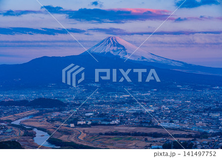 【静岡県】伊豆から望む富士山　早朝 141497752