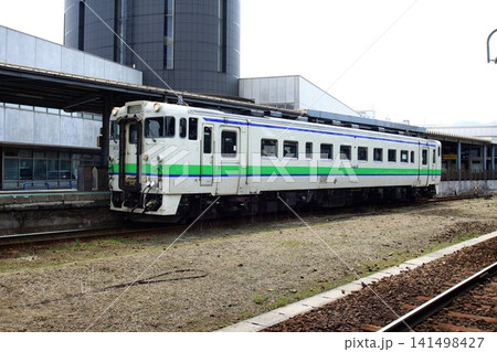 今も昔も北の大地の玄関口… 函館本線【函館駅】に停車するキハ40系 今も昔も北の大地の玄関口… 函館本線【函館駅】に停車するキハ40系 141498427