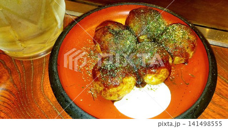 ハイボールと共に頂く… 熱々の【たこ焼き】 141498555