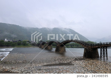 雨の錦帯橋【山口県・岩国市】 141498595