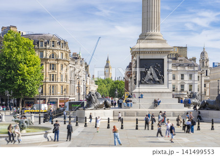 イギリス・ロンドンの代表的観光地トラファルガー広場と快晴の街並み イギリス・ロンドンの代表的観光地トラファルガー広場と快晴の街並み 141499553