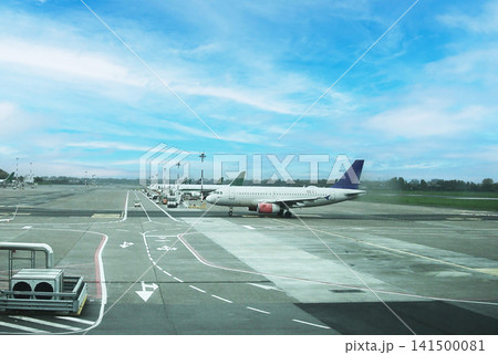 空港 滑走路 飛行機 旅客機 ヨーロッパ　 141500081