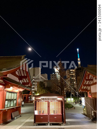 浅草寺の夜景と東京スカイツリー 浅草寺の夜景と東京スカイツリー 141500094