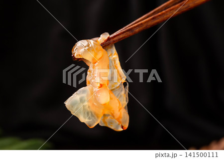 chilled jellyfish heads seasoned with mature vinegar and chili sauce 141500111