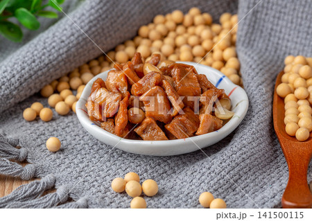 braised firm tofu cubes mixed with peanuts in savory soy sauce 141500115