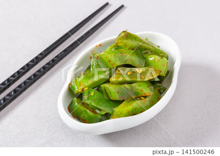 spicy undaria seaweed salad cut stems seasoned with chili oil 141500246