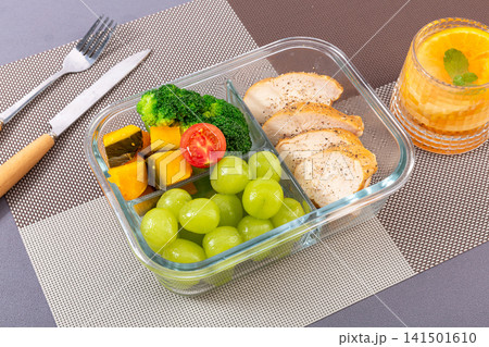 black Pepper Roasted Chicken Breast With Fresh Steamed Broccoli And Cherry Tomatoes black Pepper Roasted Chicken Breast With Fresh Steamed Broccoli And Cherry Tomatoes 141501610