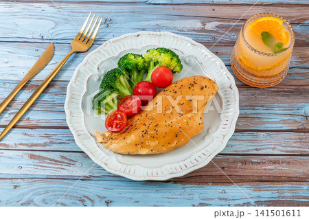 black Pepper Roasted Chicken Breast With Fresh Steamed Broccoli And Cherry Tomatoes 141501611