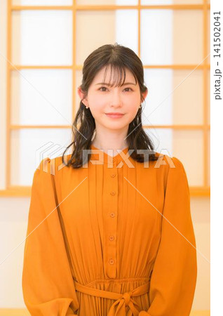 和室で正座する日本人女性 和室で正座する日本人女性 141502041