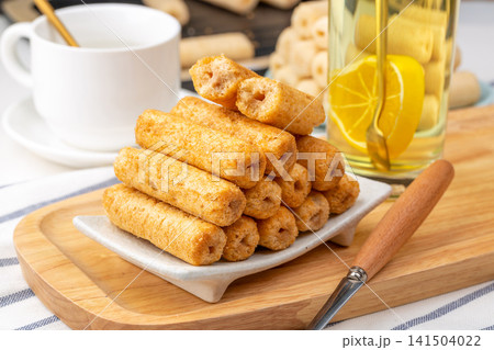 crispy Rice Roll Snack Cream Filled Crunchy Grain Rolls crispy Rice Roll Snack Cream Filled Crunchy Grain Rolls 141504022