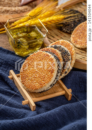 huangshi Sesame Cake Traditional Hubei Chinese Pastry huangshi Sesame Cake Traditional Hubei Chinese Pastry 141504044