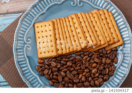 black Coffee Flavored Crispy Biscuits Toasted Stacked Crackers 141504317