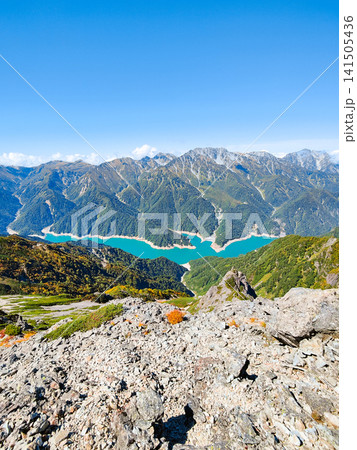 秋の針ノ木岳・蓮華岳登山(針ノ木岳山頂から黒部湖・立山方面の眺め) 秋の針ノ木岳・蓮華岳登山(針ノ木岳山頂から黒部湖・立山方面の眺め) 141505436