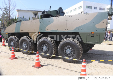 陸上自衛隊の装輪装甲車（人員輸送型）パトリアAMV 141506407