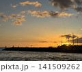 赤く染まる日没 141509262