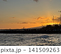 夕日に染まる海 141509263