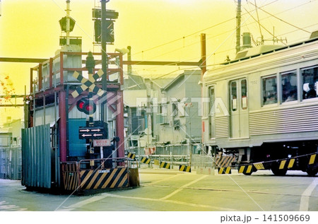 東急池上線 荏原中延駅踏切 地上時代 東急池上線 荏原中延駅踏切 地上時代 141509669