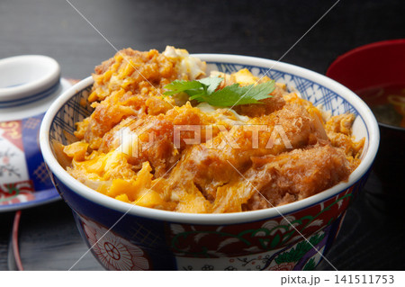 カツ丼 141511753