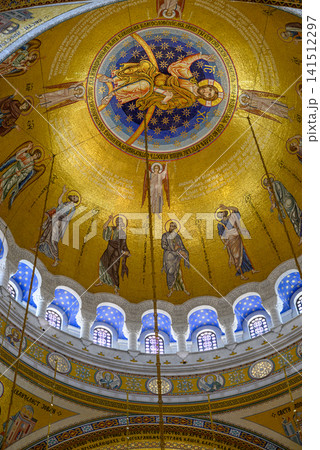 Interior of the Church of St. Sava, featuring one of the largest gold mosaic compositions in the world, in Belgrade, Serbia 141512297