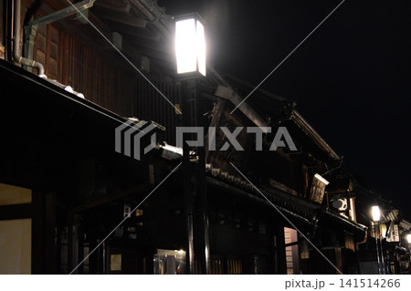 古風な街並みと夜 141514266