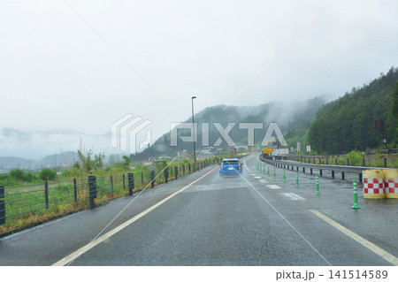 岐阜県高山市の国道158号(2023年雨) 141514589