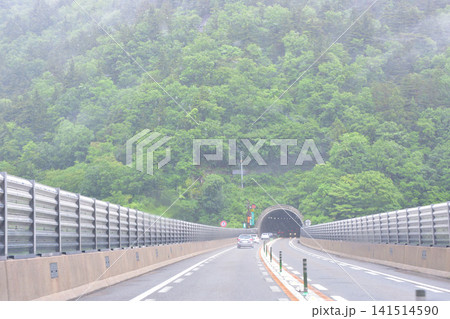 東海北陸自動車道の風景(2024年雨) 東海北陸自動車道の風景(2024年雨) 141514590