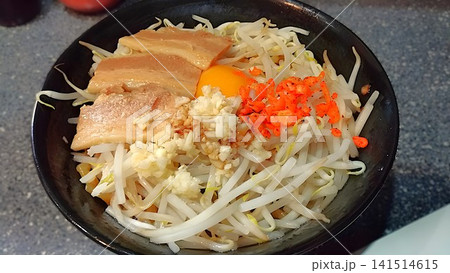 焼く前のお好み焼きの具材とどんぶり 焼く前のお好み焼きの具材とどんぶり 141514615