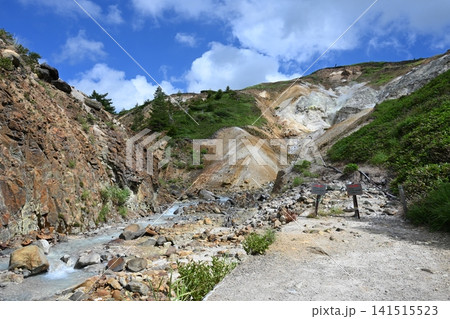 万座温泉　噴火口跡から火山性ガス(硫化水素ガス)が噴き出す「空吹」 141515523