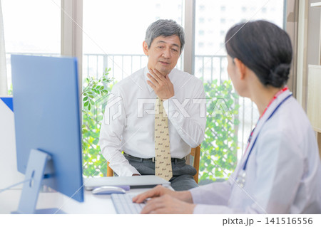 体調不良を訴えるビジネスマン 体調不良を訴えるビジネスマン 141516556