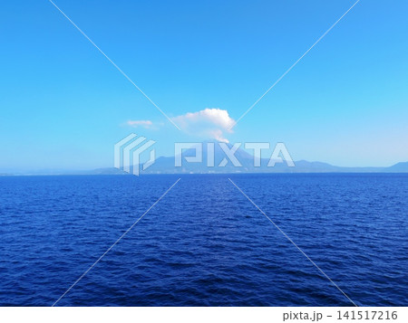 鹿児島県錦江湾より望む桜島 鹿児島県錦江湾より望む桜島 141517216