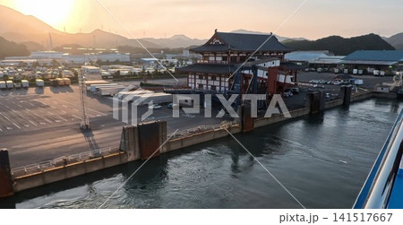 新門司港の夕焼けを阪九フェリーから見る 新門司港の夕焼けを阪九フェリーから見る 141517667