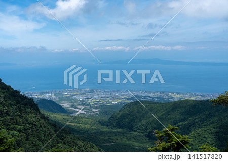 水無川谷と島原平野・広大な有明海を見渡す仁田峠大パノラマ 長崎 水無川谷と島原平野・広大な有明海を見渡す仁田峠大パノラマ 長崎 141517820