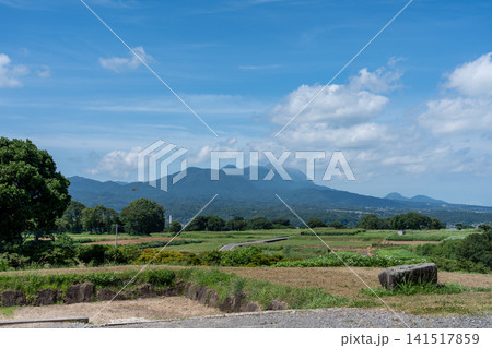 世界遺産 原城跡の石垣遺構と遠景に望む雲仙連峰の雄姿 長崎 世界遺産 原城跡の石垣遺構と遠景に望む雲仙連峰の雄姿 長崎 141517859