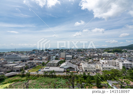 島原城のお堀とハス池から広がる島原市街地の俯瞰風景 141518097