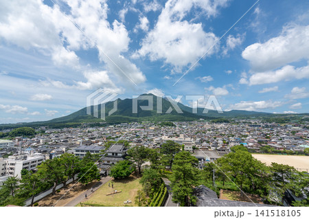 ダイナミックな夏雲と眉山・島原市街を望む絶景 長崎 141518105
