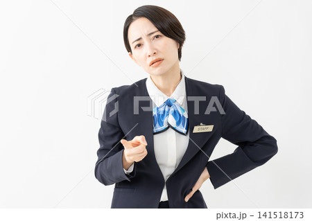 制服を着た受付係の女性　ジョブイメージ 141518173